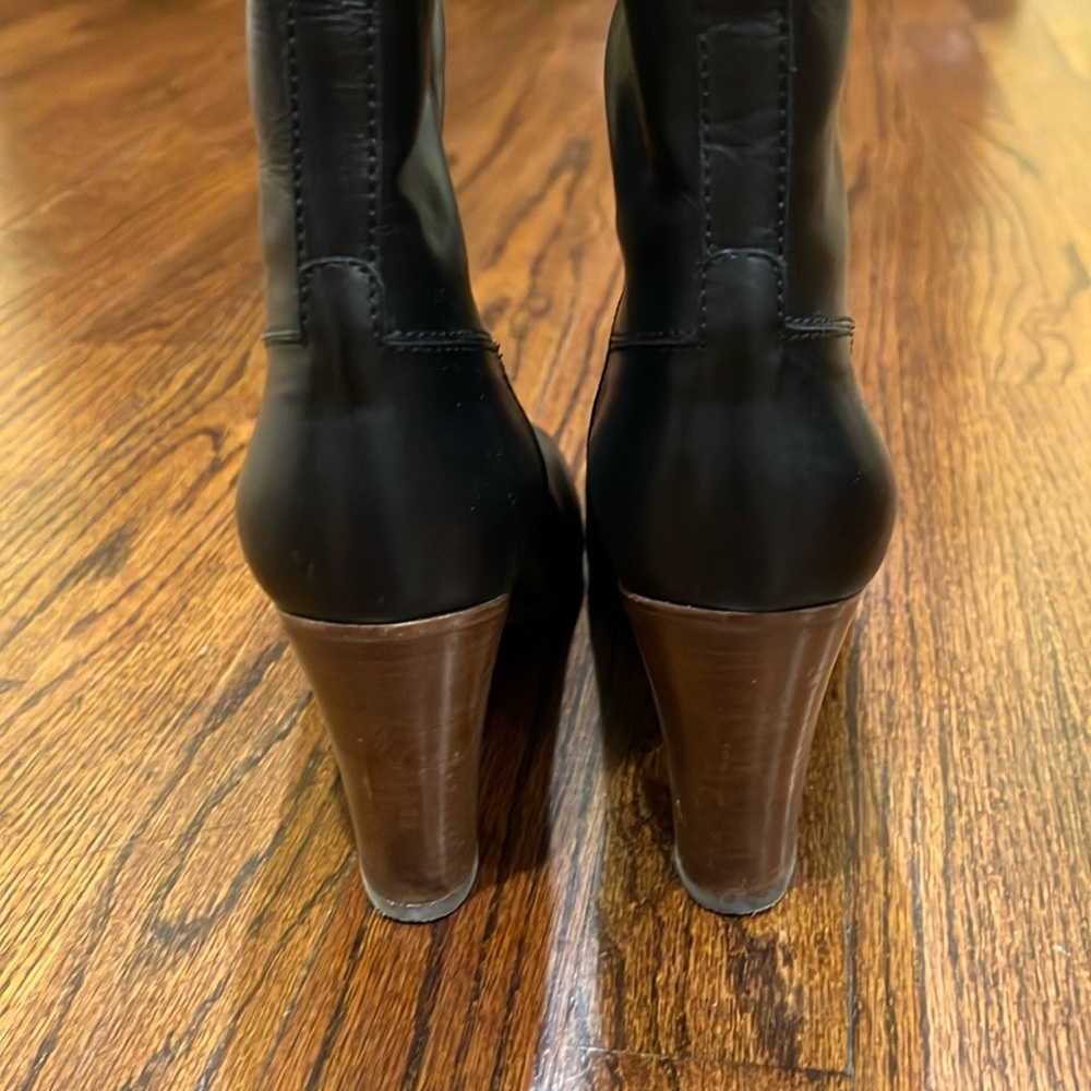 CELINE High Leather Heeled Boots! 👢 - Picture 5 of 8